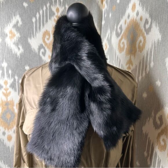 Ralph Lauren Collection Ebony Lamb Shearling Pull Thru Collar - Picture 9 of 16